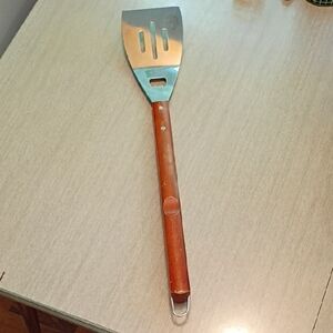 Large grilling spatula